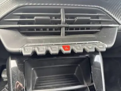 Photo 18 Peugeot 208  PureTech 75 S&S BVM5