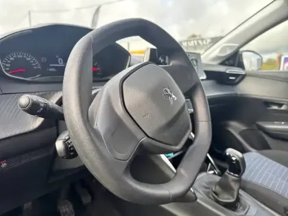 Photo 8 Peugeot 208  PureTech 75 S&S BVM5