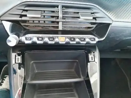 Photo 46 Peugeot 208  BLUEHDI 100 S&S BVM6