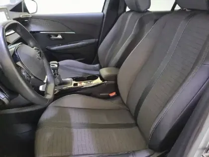 Photo 62 Peugeot 208  PureTech 100 S&S BVM6