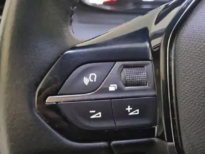 Photo 79 Peugeot 208  PureTech 100 S&S BVM6