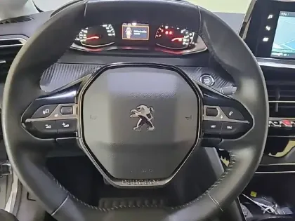 Photo 60 Peugeot 208  PureTech 100 S&S BVM6