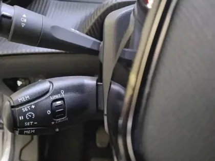 Photo 46 Peugeot 208  PureTech 100 S&S BVM6