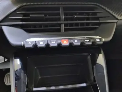 Photo 23 Peugeot 208  PureTech 75 S&S BVM5