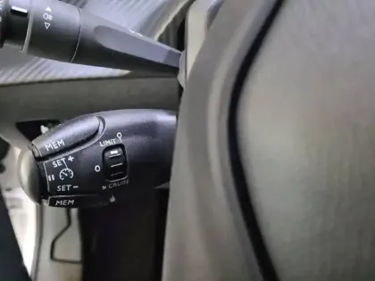 Photo 24 Peugeot 208  PureTech 75 S&S BVM5