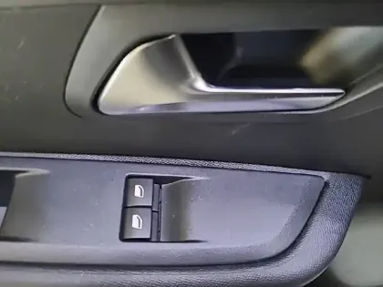 Photo 26 Peugeot 208  PureTech 75 S&S BVM5