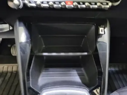 Photo 23 Peugeot 208  PureTech 100 S&S BVM6