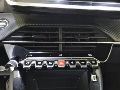 Photo 50 Peugeot 208  PureTech 100 S&S BVM6