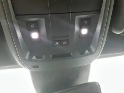 Photo 18 Peugeot 3008  Hybrid 136 e-DCS6