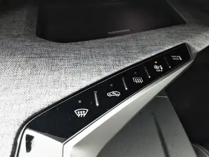 Photo 51 Peugeot 3008  Hybrid 136 e-DCS6