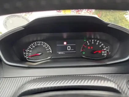 Photo 9 Peugeot 2008 Gén. II Ph1 NG Allure 5