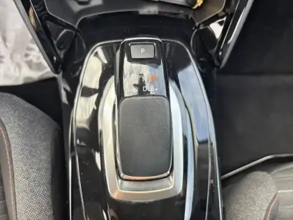 Photo 13 Peugeot 208  Electrique 50 kWh 136ch