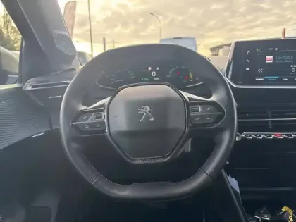 Photo 8 Peugeot 208  Electrique 50 kWh 136ch