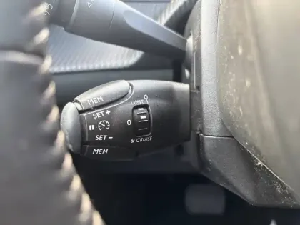 Photo 18 Peugeot 208  Electrique 50 kWh 136ch