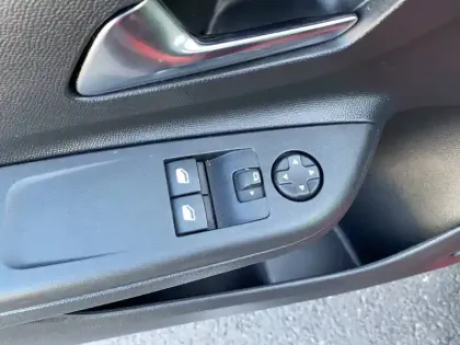 Photo 88 Opel Corsa Gén. VI Ph1 NG Elegance Business 5