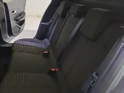 Photo 11 Peugeot 208  Electrique 50 kWh 136ch