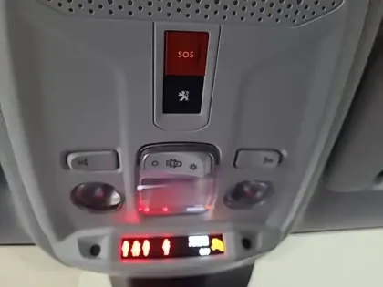 Photo 26 Peugeot 208  Electrique 50 kWh 136ch