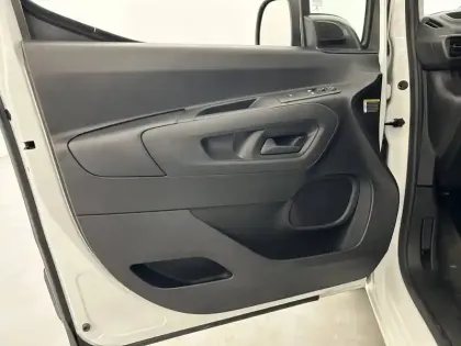 Photo 19 Peugeot Partner  FOURGON STANDARD 650 KG BLUEHDI 100 S&S BVM5