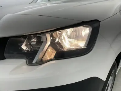 Photo 29 Peugeot Partner  FOURGON STANDARD 650 KG BLUEHDI 100 S&S BVM5