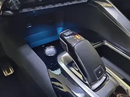 Photo 13 Peugeot 3008  Puretech 130ch S&S EAT8