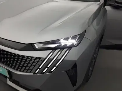 Photo 43 Peugeot 3008  Hybrid 136 e-DCS6