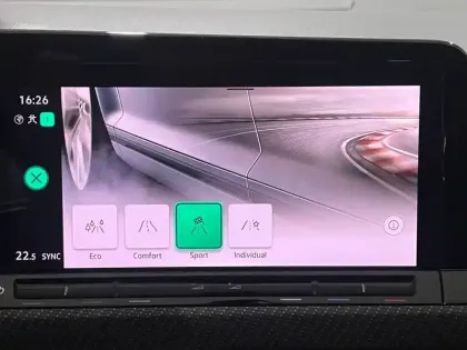 Photo 128 Volkswagen Golf  1.5 eTSI OPF 150 DSG7