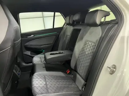 Photo 135 Volkswagen Golf  1.5 eTSI OPF 150 DSG7