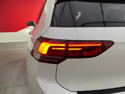 Photo 75 Volkswagen Golf  1.5 eTSI OPF 150 DSG7