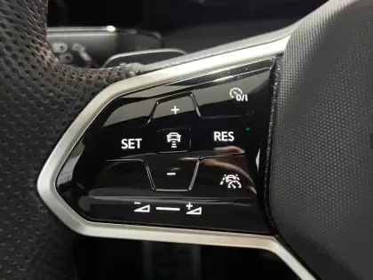 Photo 86 Volkswagen Golf  1.5 eTSI OPF 150 DSG7