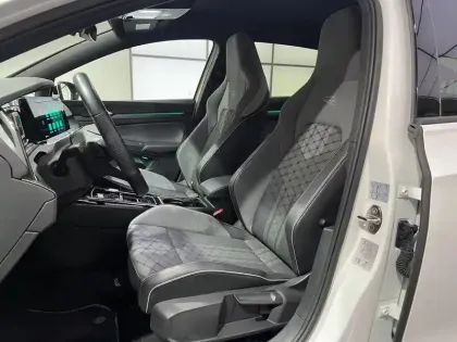 Photo 83 Volkswagen Golf  1.5 eTSI OPF 150 DSG7