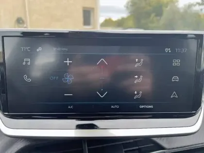 Photo 13 Peugeot 2008  PureTech 100 S&S BVM6