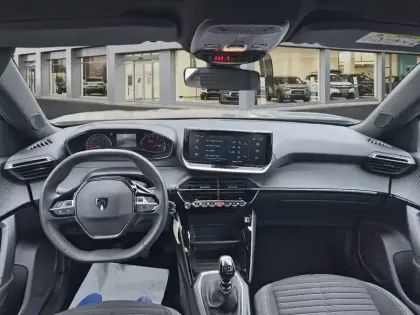 Photo 7 Peugeot 2008  PureTech 100 S&S BVM6