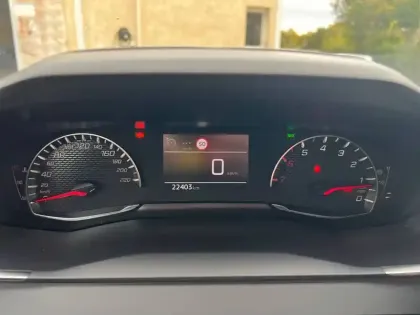 Photo 11 Peugeot 2008  PureTech 100 S&S BVM6