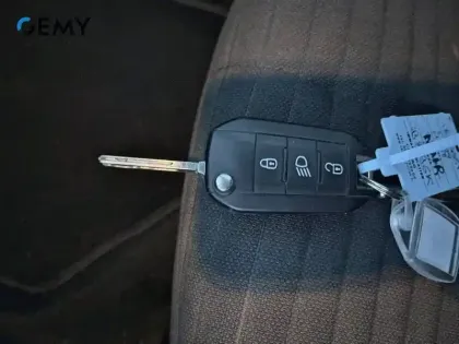 Photo 14 Peugeot 2008  BlueHDi 110 S&S BVM6