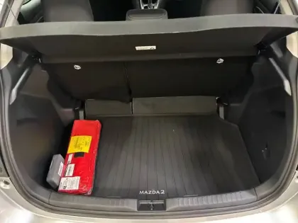 Photo 8 Mazda Mazda2  Hybrid 1.5L CVT 116 ch