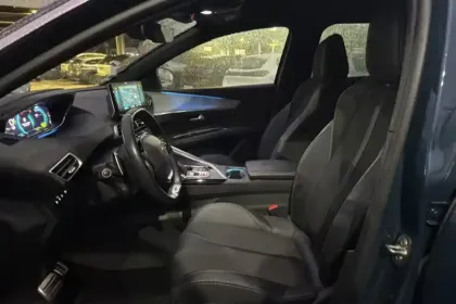 Photo 80 Peugeot 3008  Hybrid 225 e-EAT8