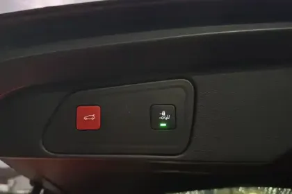 Photo 46 Peugeot 3008  Hybrid 225 e-EAT8