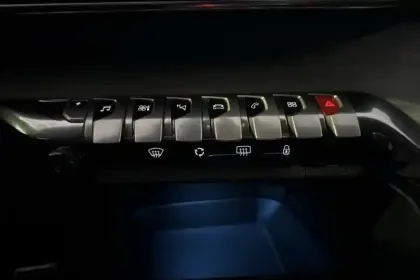 Photo 88 Peugeot 3008  Hybrid 225 e-EAT8