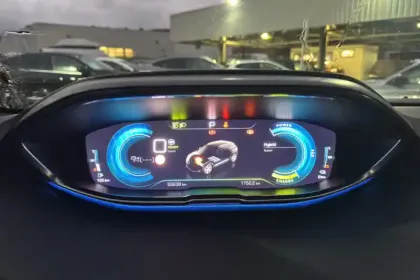 Photo 84 Peugeot 3008  Hybrid 225 e-EAT8