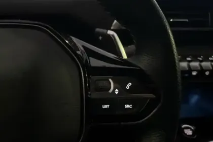 Photo 87 Peugeot 3008  Hybrid 225 e-EAT8