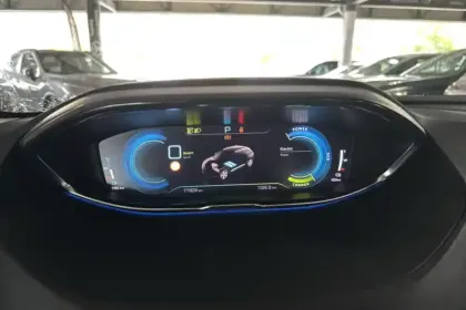 Photo 53 Peugeot 3008  Hybrid 225 e-EAT8