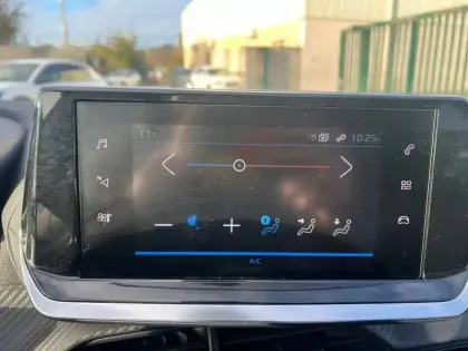 Photo 13 Peugeot 208  BlueHDi 100 S&S BVM6