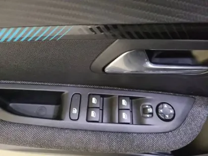 Photo 30 Peugeot 208  Electrique 50 kWh 136ch