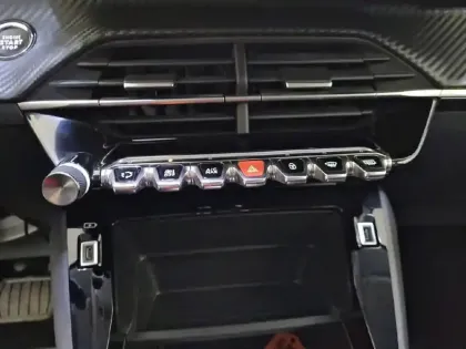 Photo 24 Peugeot 208  Electrique 50 kWh 136ch