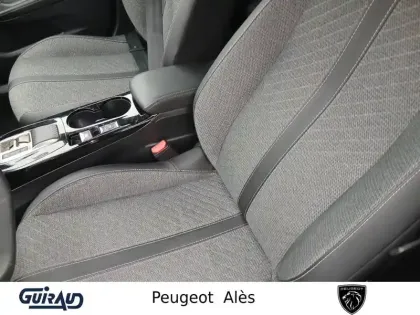 Photo 8 Peugeot 2008  Hybrid 136 e-DCS6