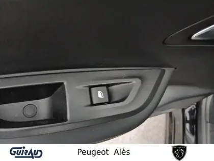 Photo 12 Peugeot 2008  Hybrid 136 e-DCS6