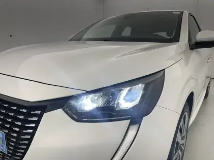 Photo 55 Peugeot 208  PureTech 100 S&S EAT8