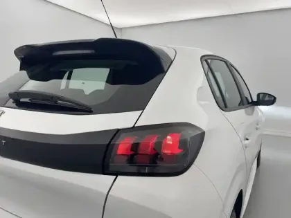 Photo 62 Peugeot 208  PureTech 100 S&S EAT8