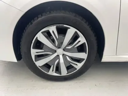 Photo 48 Peugeot 208  PureTech 100 S&S EAT8