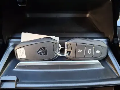 Photo 27 Peugeot 208  PureTech 100 S&S BVM6